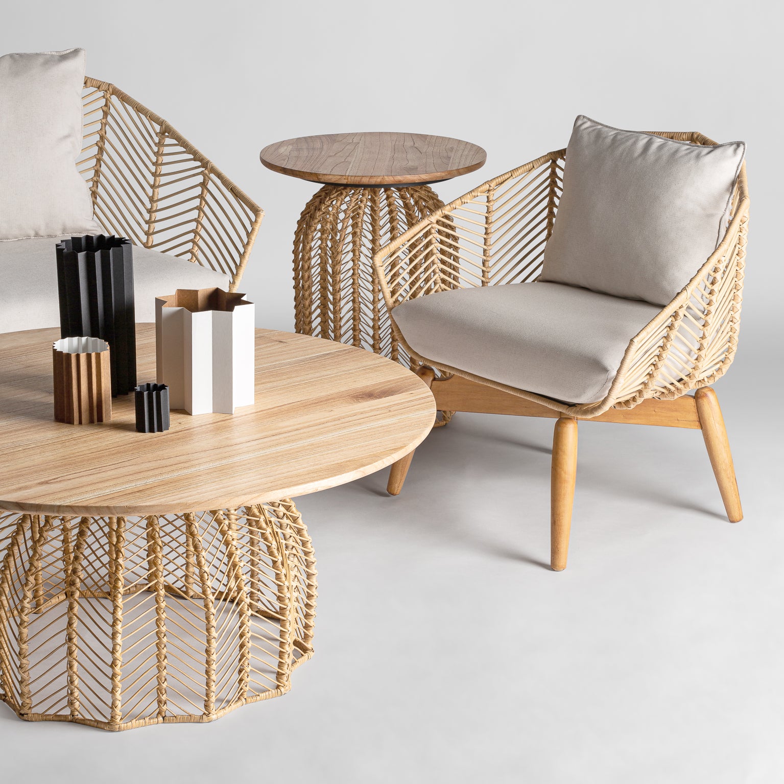PLISSÉ RATTAN SOFA